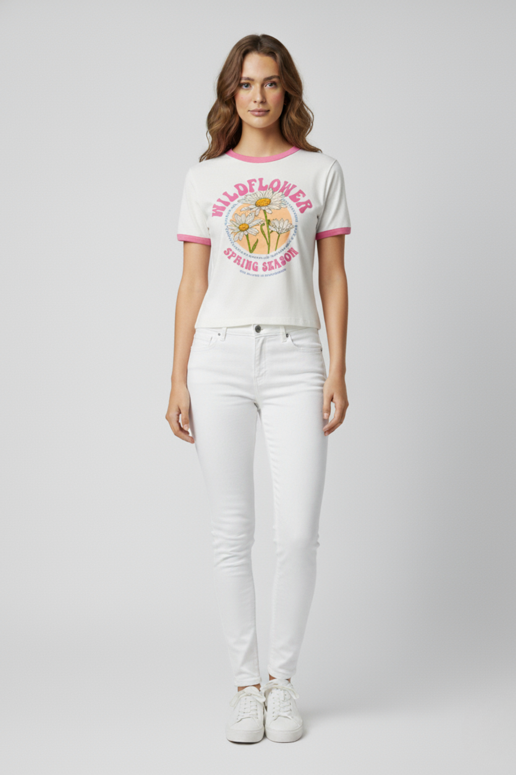 Beyaz Çiçek Baskılı Pembe Ribana Detaylı Kadın Tişört