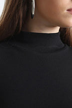 Kadın Siyah Yarım Balıkçı Tek Taraf Yırtmaçlı Uzun Kol Elbise