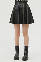 Kadın Mini Kloş Siyah Renkli Suni Deri Etek