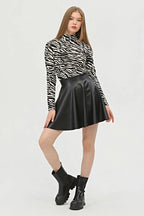 Kadın Mini Kloş Siyah Renkli Suni Deri Etek