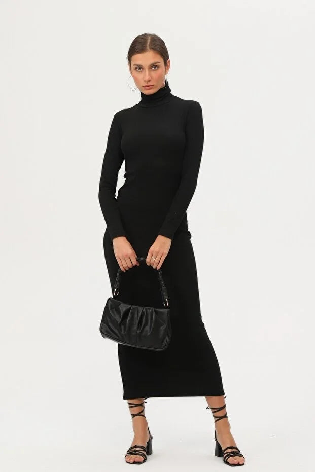 Kadın Siyah Boğazlı Uzun Maxi Elbise