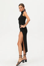 Kadın Siyah Boğazlı Kolsuz Yırtmaçlı Maxi Elbise