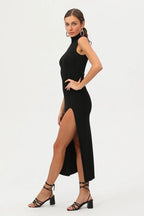 Kadın Siyah Boğazlı Kolsuz Yırtmaçlı Maxi Elbise