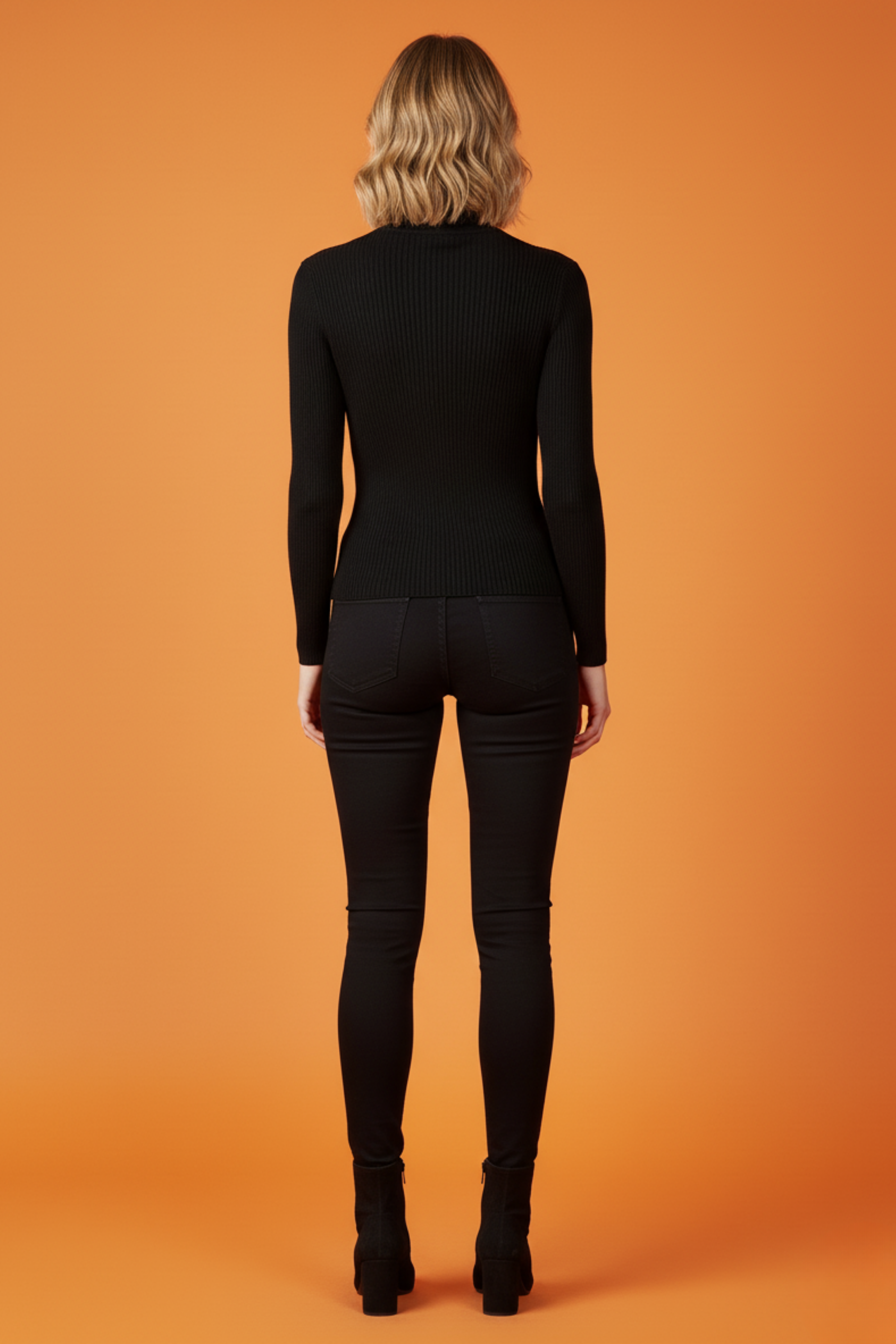 Yarım Balıkçı Yaka Tül Detaylı Siyah Kaşkorse Bluz