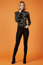 Siyah Beyaz Zebra Desenli Yarım Balıkçı Yaka Bluz