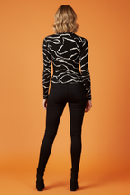 Siyah Beyaz Zebra Desenli Yarım Balıkçı Yaka Bluz