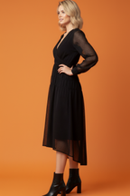 Siyah Tül Detaylı Büzgülü V Yaka Midi Elbise