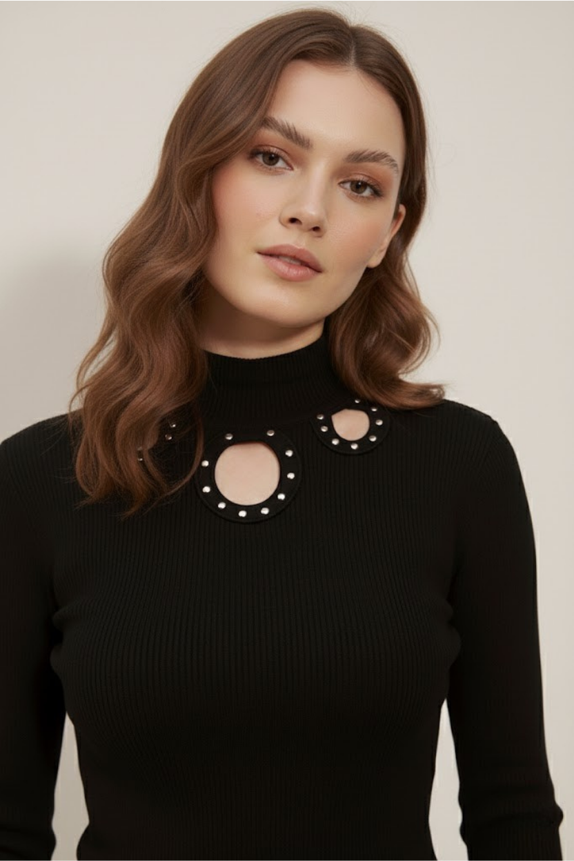 Kadın Siyah Pamuklu Kaşkorse Yarım Balıkçı Yaka Pencere Detaylı Taş İşlemeli Cut Out Bluz