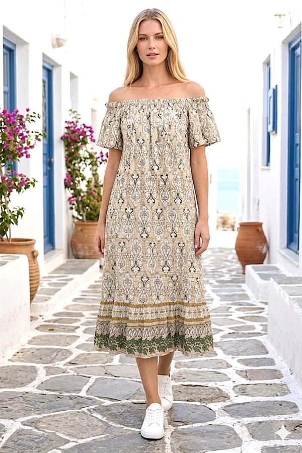 Bej renkli, desenli, madonna yaka, viskon kumaştan üretilmiş midi boy elbise.