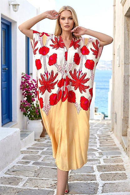 Bej renkli, kırmızı çiçek desenli, V yaka ve cepli viskon elbise.