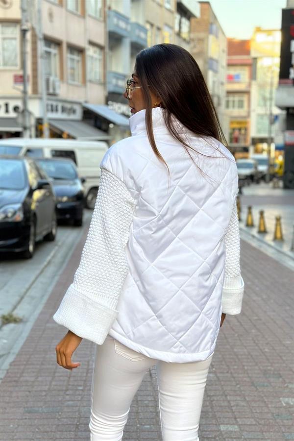 Beyaz Dik Yaka Kolları Triko Cepleri Fermuarlı Şişme Mont