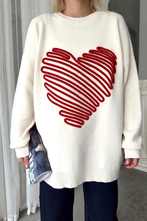 Beyaz Kabartma Büyük Kalpli Triko Kazak