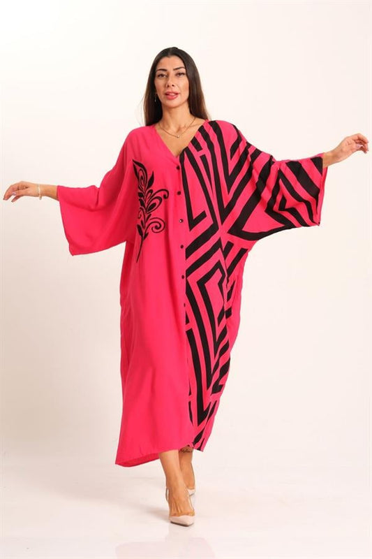 Fuşya rengi, V yaka, yarasa kollu, desenli ve düğmeli oversize uzun gömlek elbise.