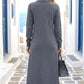 Sırtı dönük, gri renkli, yakalı ve uzun kollu modal kumaştan üretilmiş uzun elbise.
