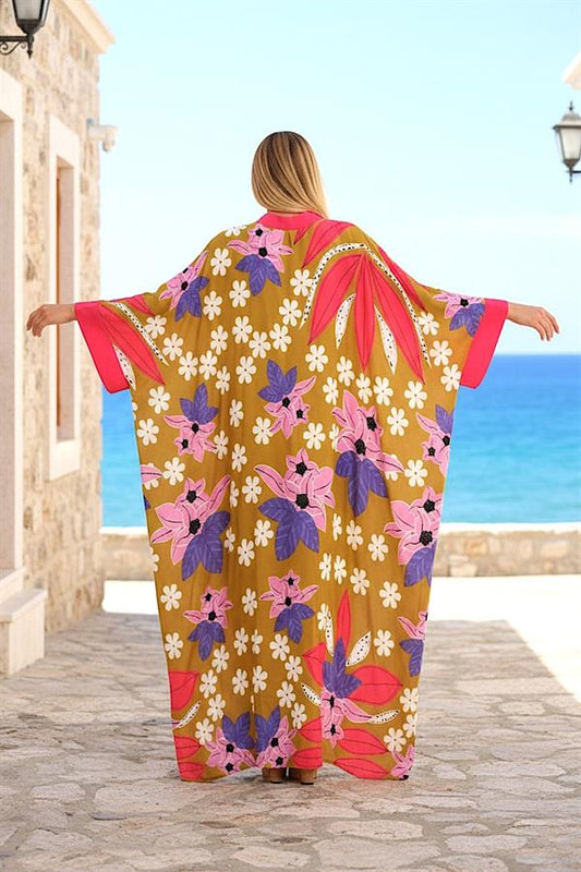 Hardal rengi çiçek desenli, yarasa kollu ve oversize kesim uzun viskon elbise.