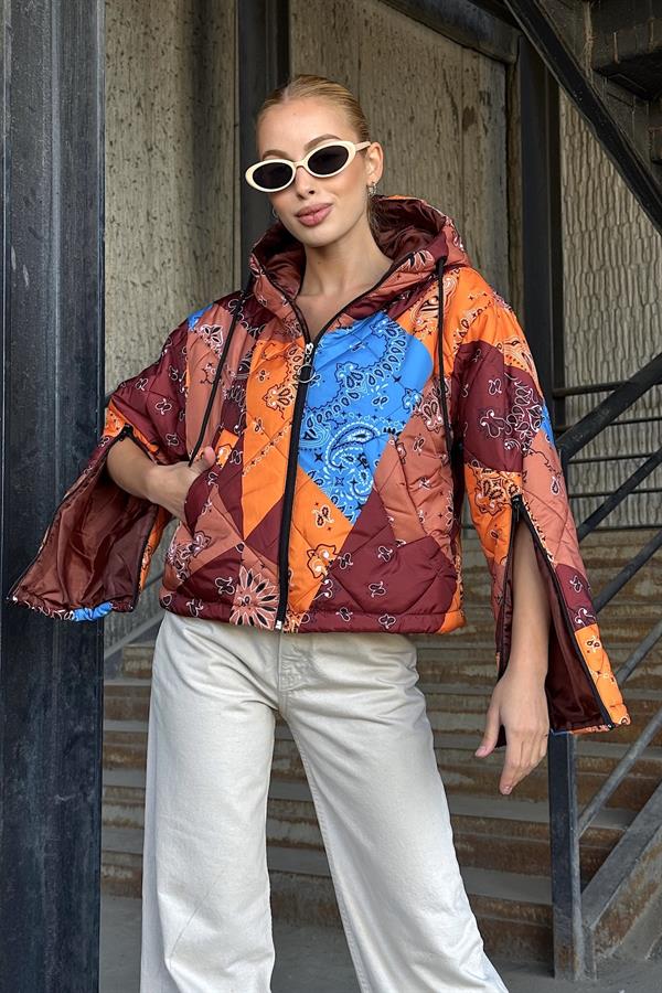 Kahverengi Desenli Kapüşonlu Kolları Fermuarlı Kısa Şişme Mont