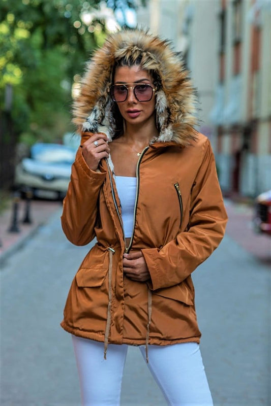 Kahverengi Kürk Kapüşonlu İçi Kürklü Beli Büzgülü Su Geçirmez Mont