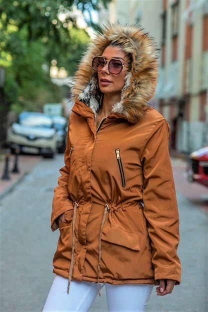 Kahverengi Kürk Kapüşonlu İçi Kürklü Beli Büzgülü Su Geçirmez Mont