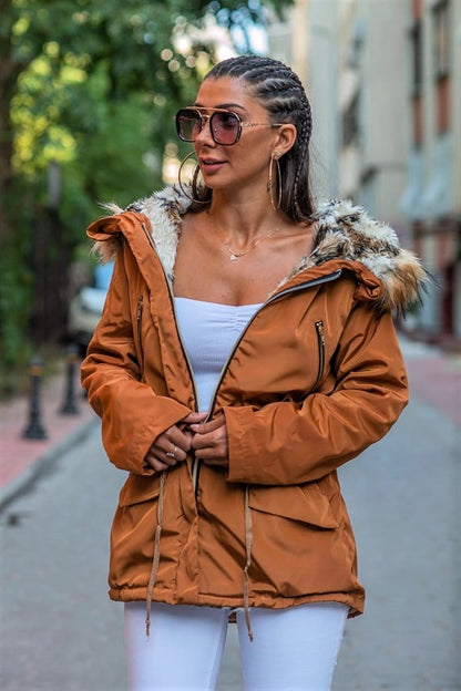 Kahverengi Kürk Kapüşonlu İçi Kürklü Beli Büzgülü Su Geçirmez Mont