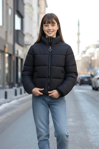 Kız Çocuk Siyah Sırtı Taş Baskılı Dik Yaka Şişme Mont