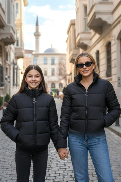 Kız Çocuk Siyah Sırtı Taş Baskılı Dik Yaka Şişme Mont