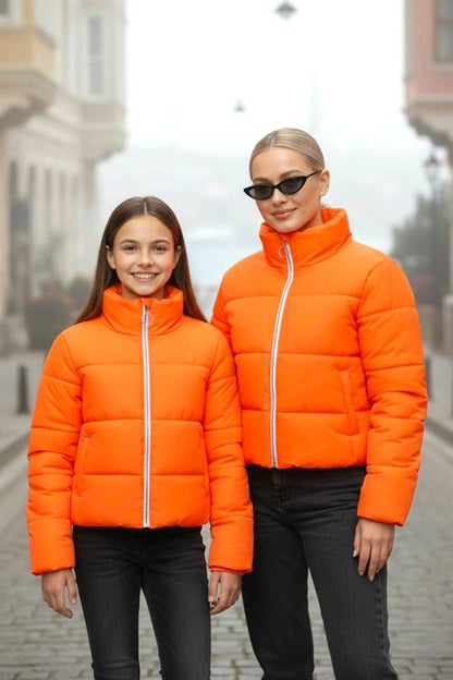 Kız Çocuk Turuncu Sırtı Taş Baskılı Şişme Mont