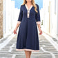 Bej detaylı ve düğmeli, lacivert modal kumaştan midi boy elbise.