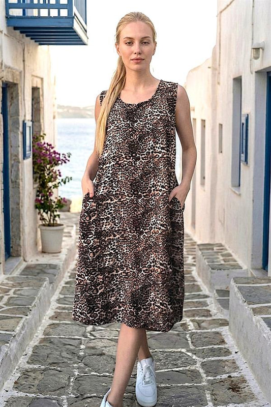 Leopar desenli, kalın askılı ve cepli midi boy viskon elbise.