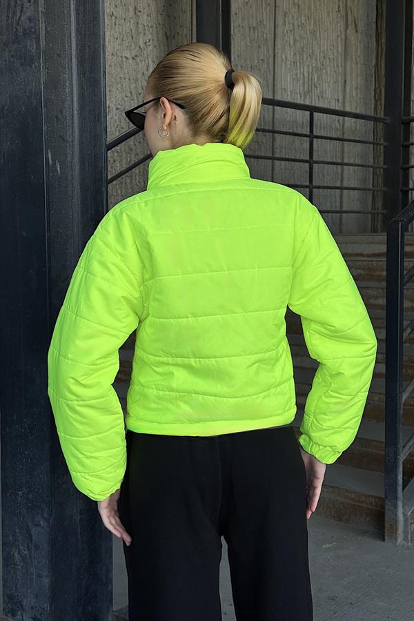 Neon Yeşil Dik Yaka Çıtçıtlı Fermuarlı Kısa Şişme Mont