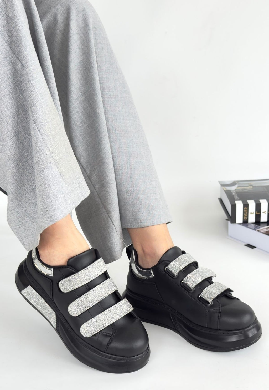 Elika Siyah Cilt Simli Cırt Cırtlı Spor Ayakkabı