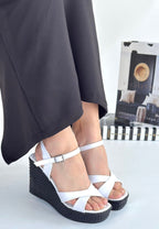 Minna Beyaz Cilt Dolgu Topuk Sandalet