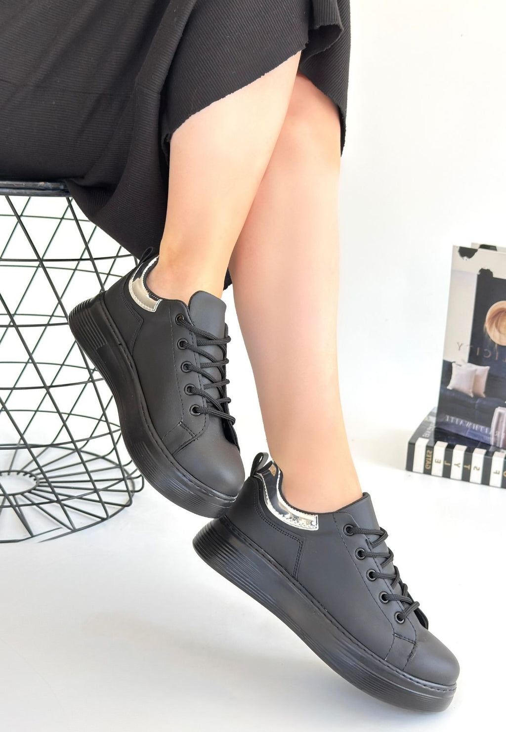 Sofio Siyah Cilt Bağcıklı Spor Ayakkabı
