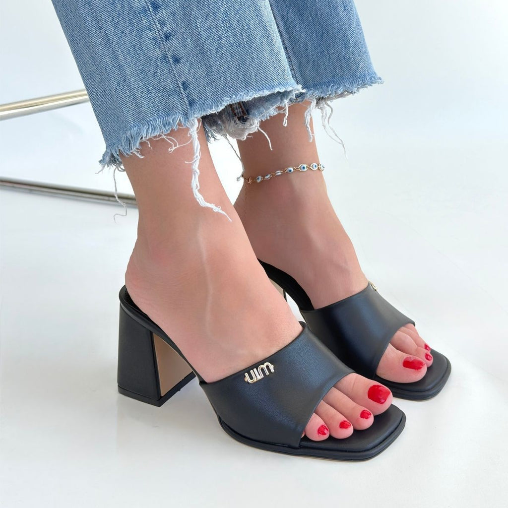 Miyon Siyah Cilt Topuklu Terlik