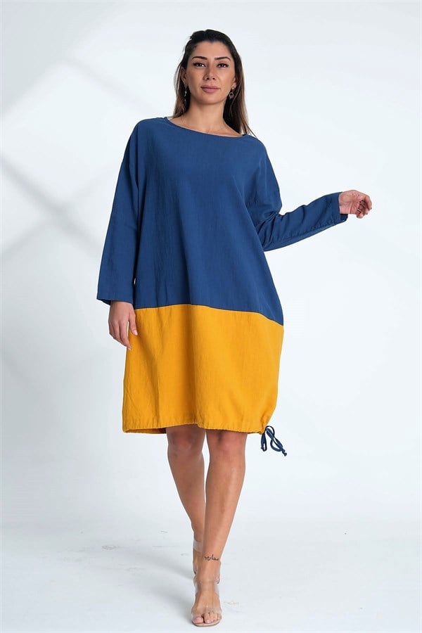 Saks mavisi ve sarı renk bloklu, uzun kollu, sıfır yaka ve etek ucu büzgülü keten elbise.