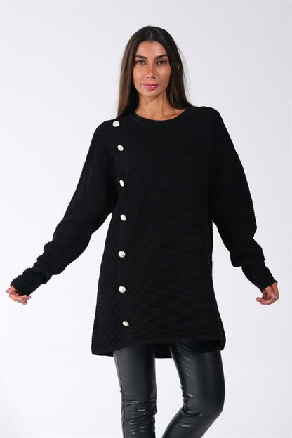 Siyah bisiklet yaka, fitilli dokulu ve yan tarafı düğme detaylı uzun triko kazak.