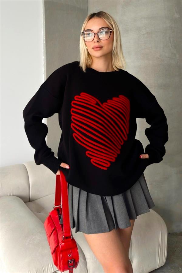 Siyah Kabartma Büyük Kalpli Triko Kazak