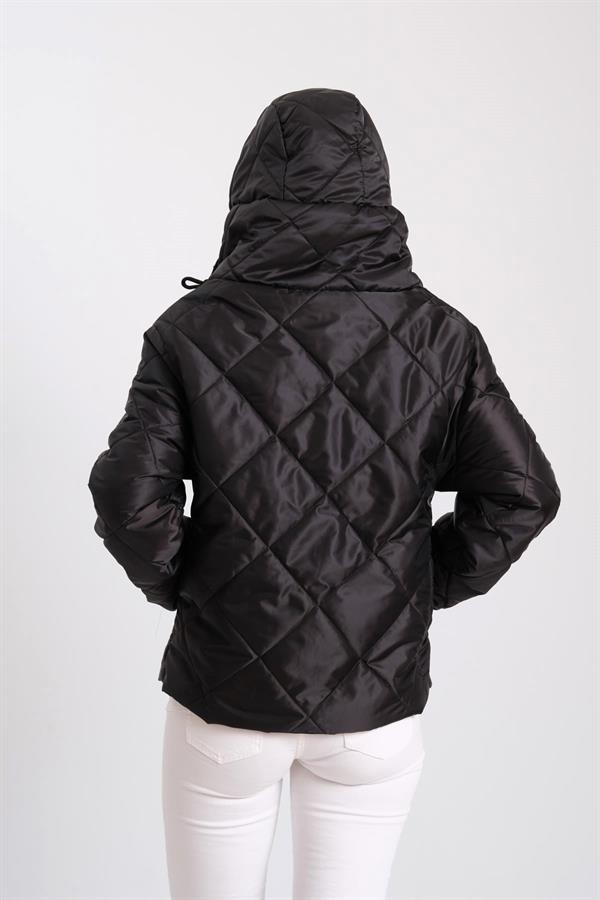 Siyah Kapüşonlu Baklava Desen Şişme Mont