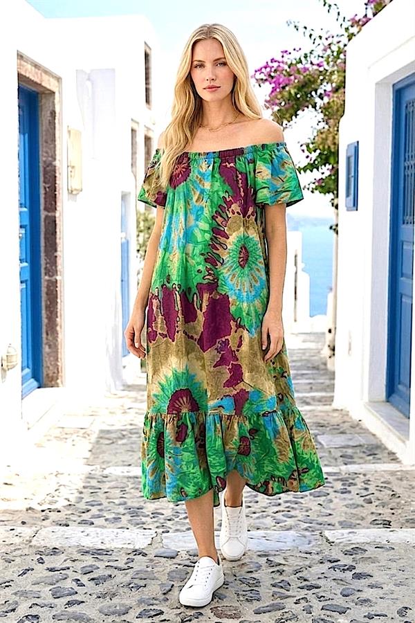 Yeşil etnik desenli, madonna yaka, viskon kumaşlı midi boy elbise.