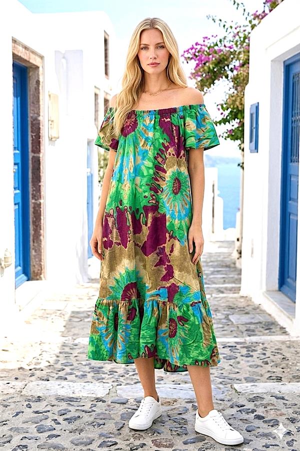 Yeşil etnik desenli, madonna yaka, viskon kumaştan üretilmiş midi boy elbise.