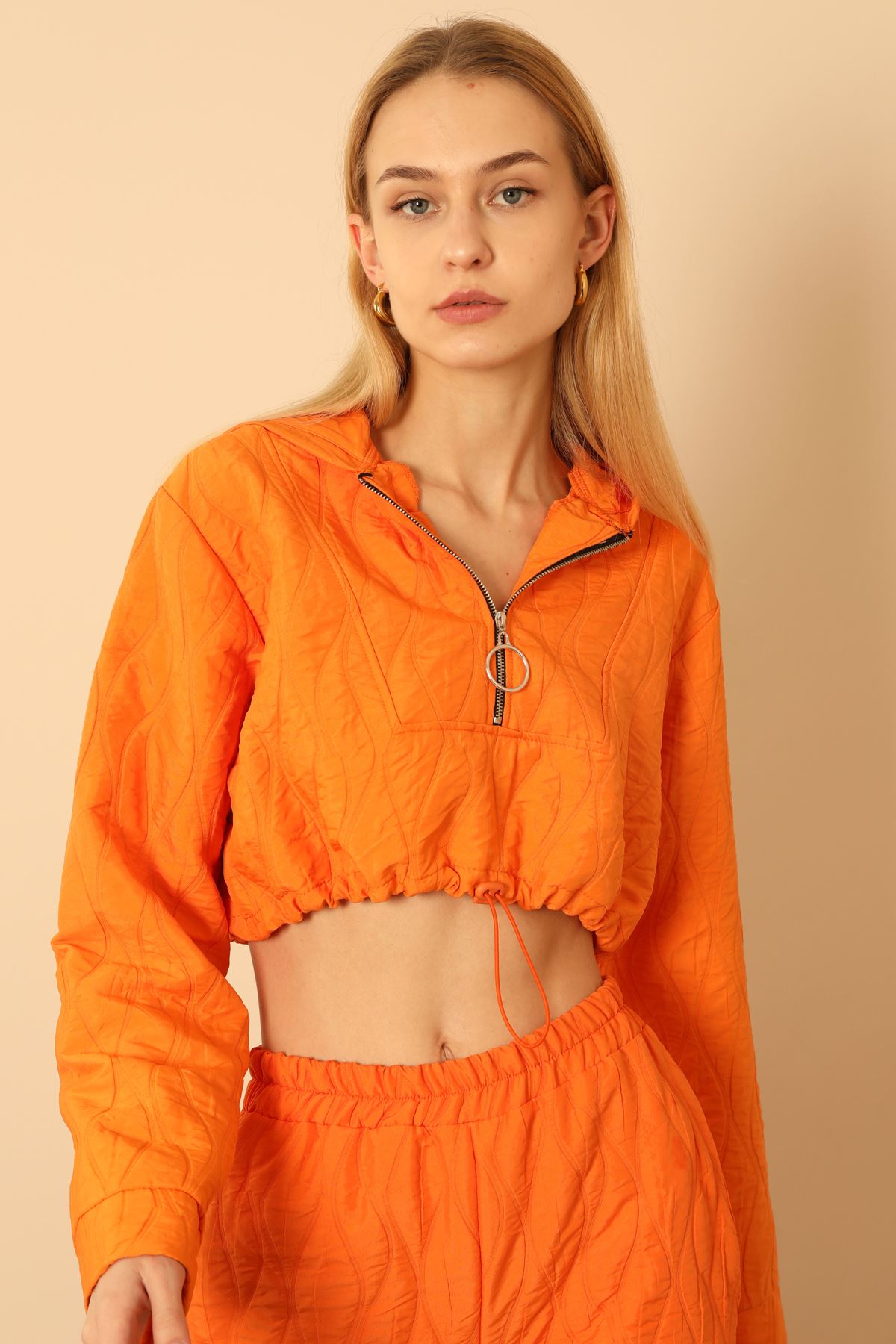 Jakar%20Kumaş%20Kapüşonlu%20Soğan%20Desen%20Kadın%20Crop%20Sweat-Oranj