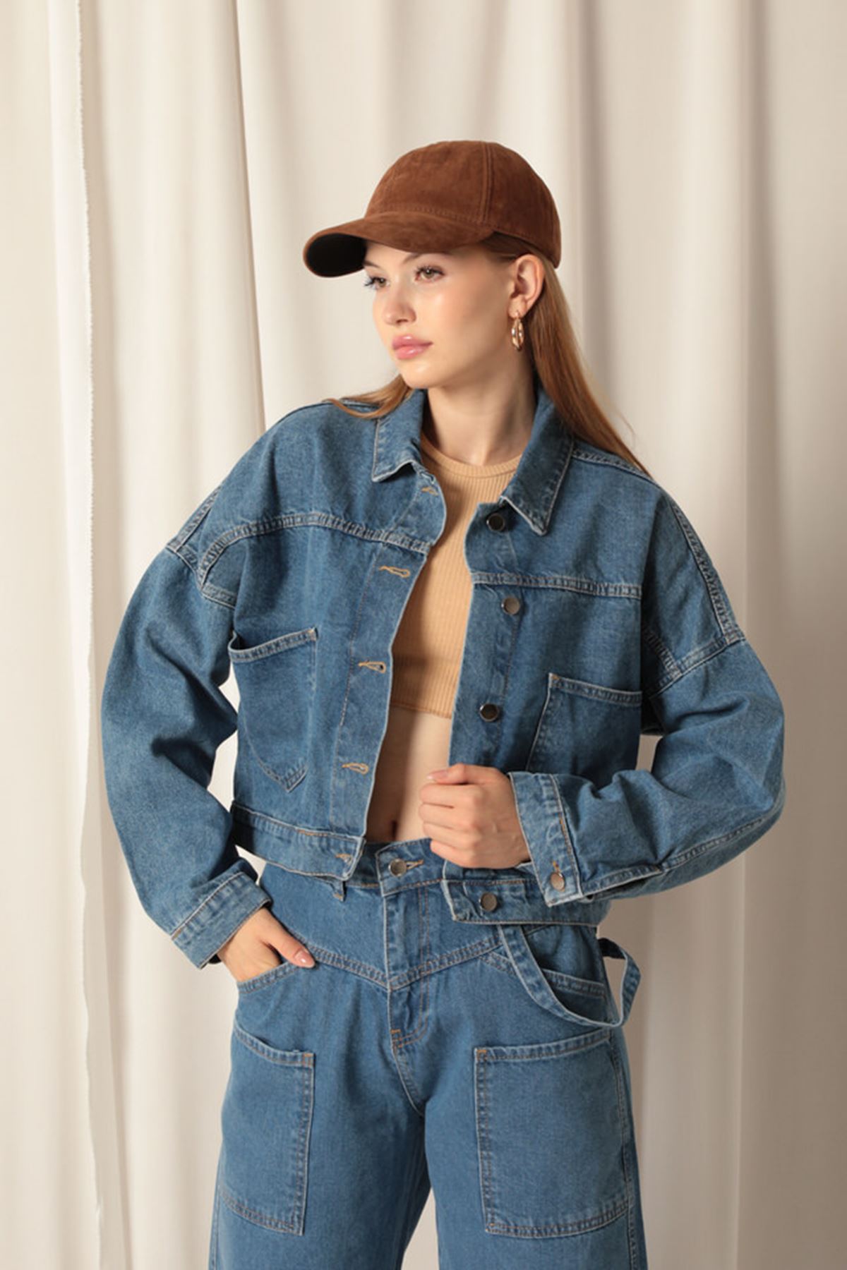 Denim%20Kumaş%20Kısa%20Cepli%20Kadın%20Mavi%20Kot%20Ceket