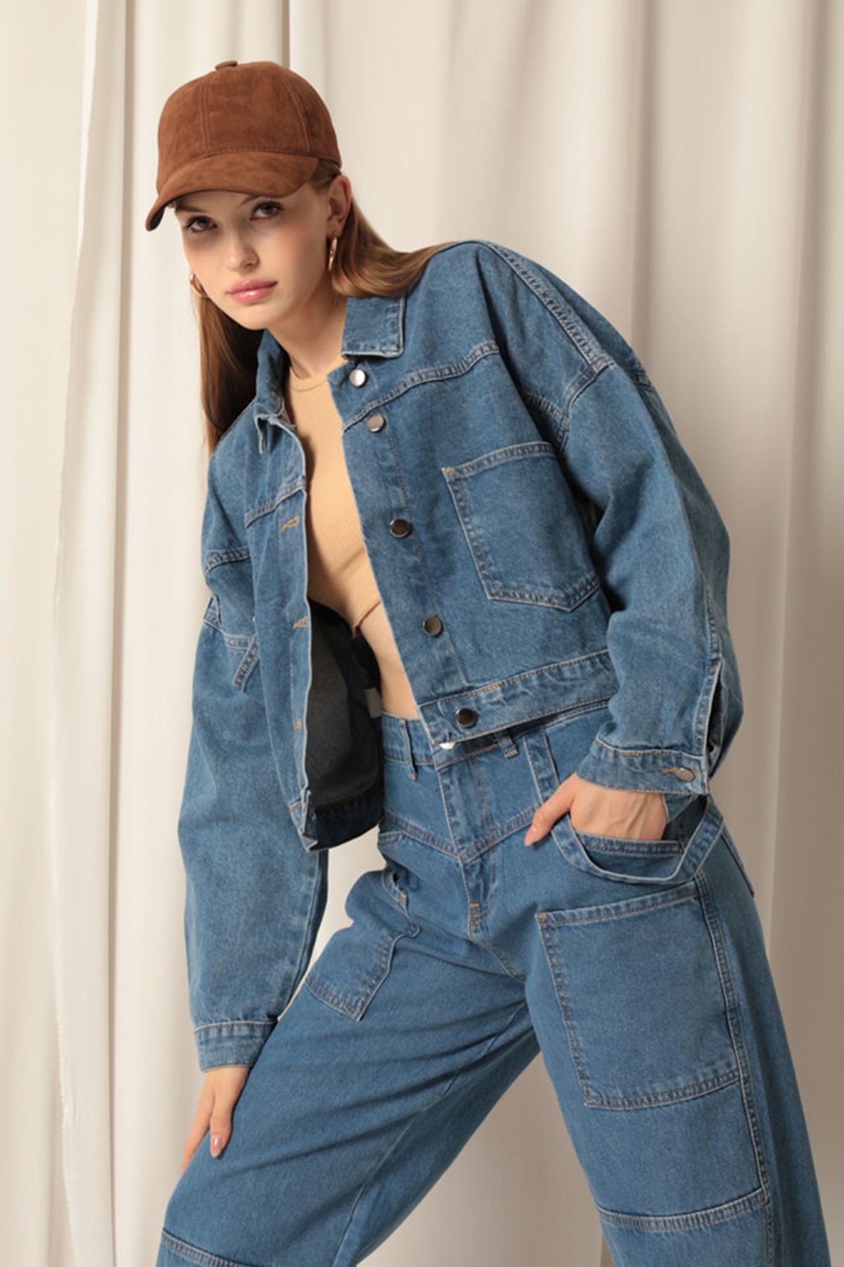 Denim%20Kumaş%20Kısa%20Cepli%20Kadın%20Mavi%20Kot%20Ceket