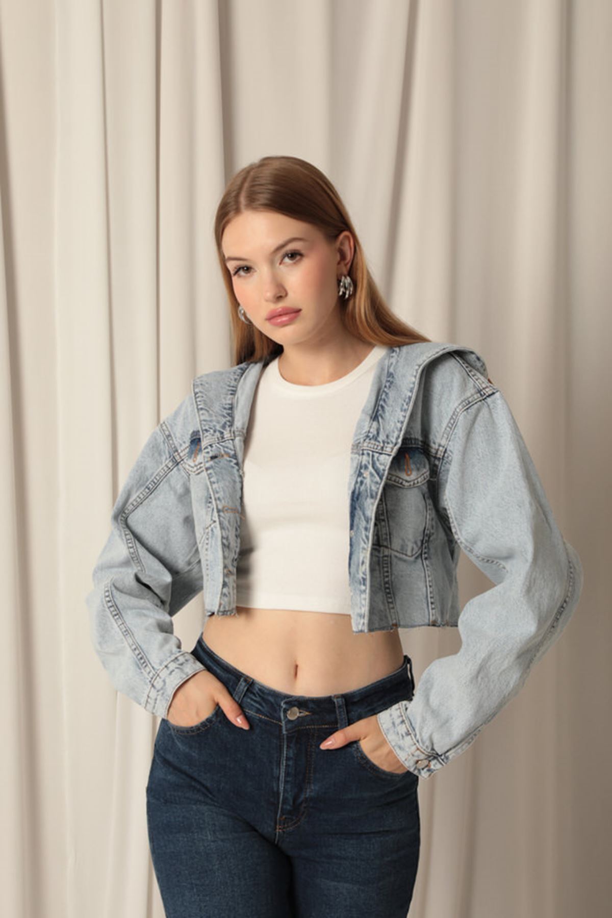 Denim%20Kumaş%20Kapüşonlu%20Kısa%20Kadın%20Açık%20Mavi%20Kot%20Ceket