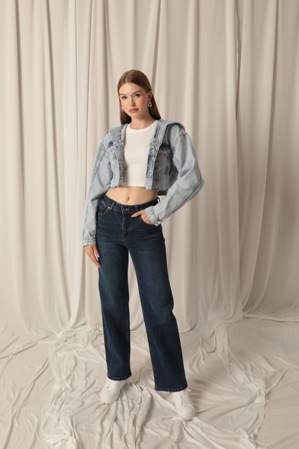 Denim%20Kumaş%20Kapüşonlu%20Kısa%20Kadın%20Açık%20Mavi%20Kot%20Ceket