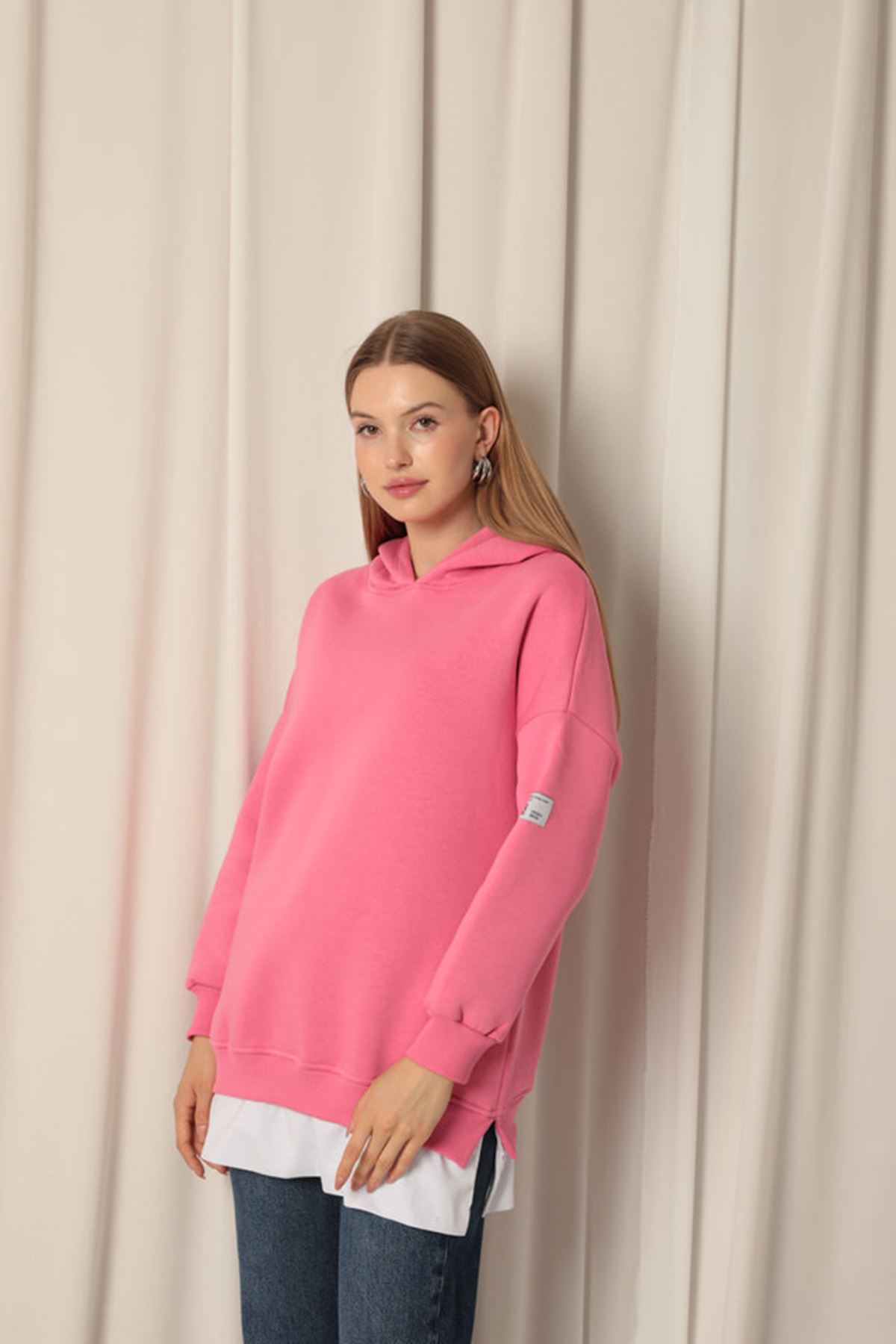 Üç%20İplik%20Arma%20Detay%20Eteği%20Garnili%20Kapüşonlu%20Kadın%20Pembe%20Sweat