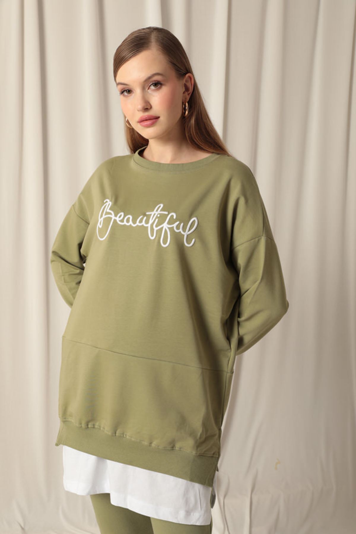 İki%20İplik%20Kumaş%20Beautiful%20Nakışlı%20Eteği%20Garnili%20Haki%20Sweat