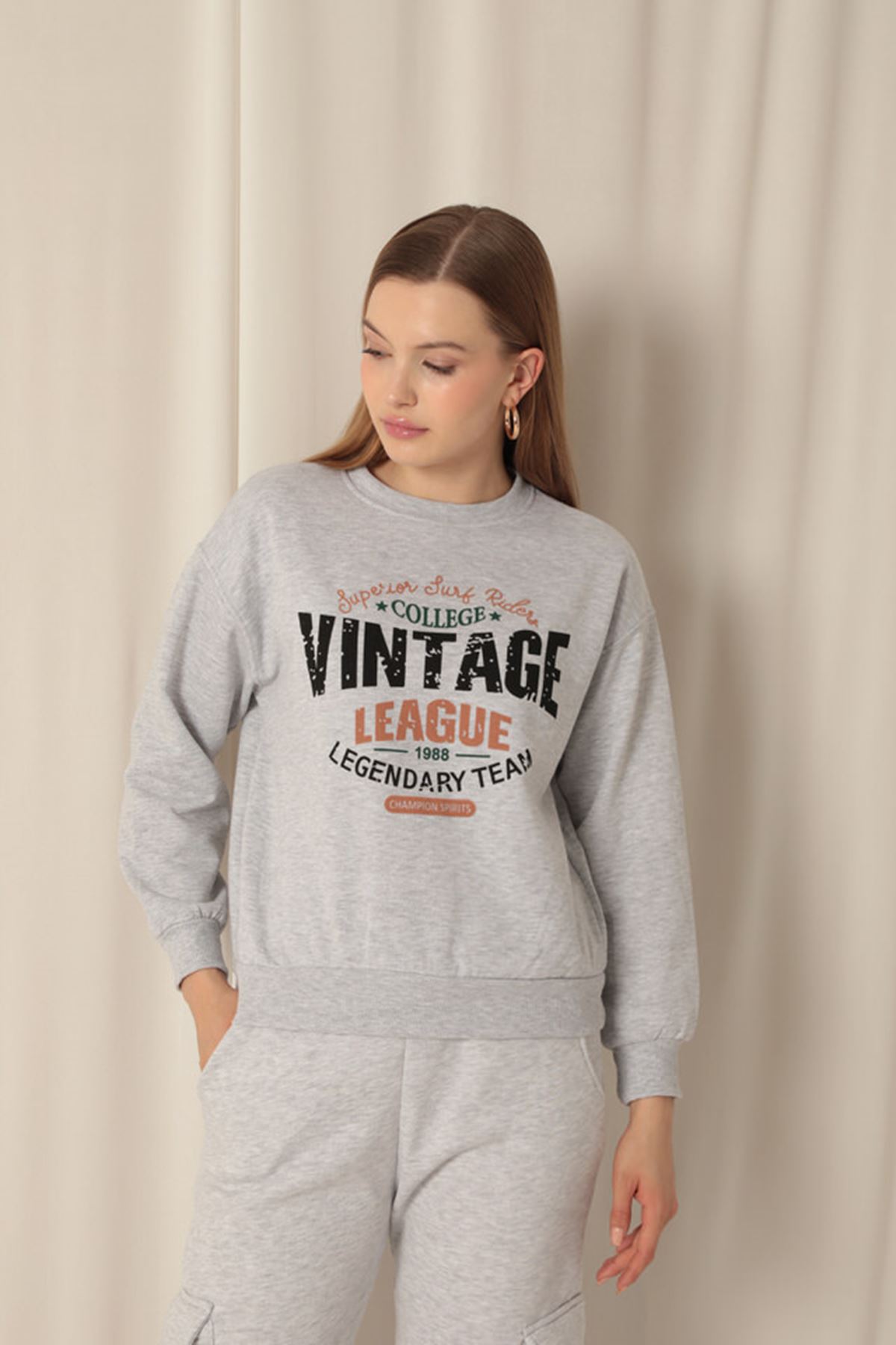 Üç%20İplik%20Kumaş%20Vintage%20Baskılı%20Kadın%20Gri%20Sweat