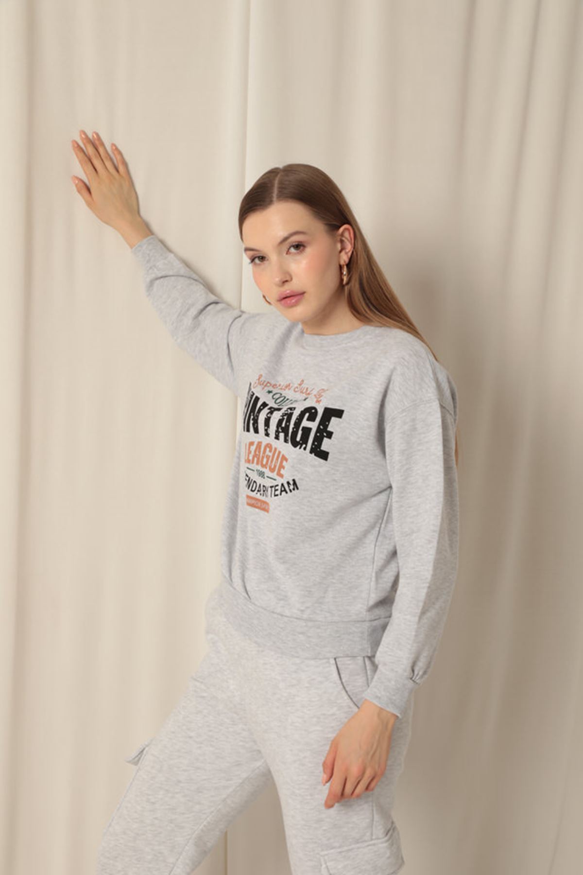 Üç%20İplik%20Kumaş%20Vintage%20Baskılı%20Kadın%20Gri%20Sweat