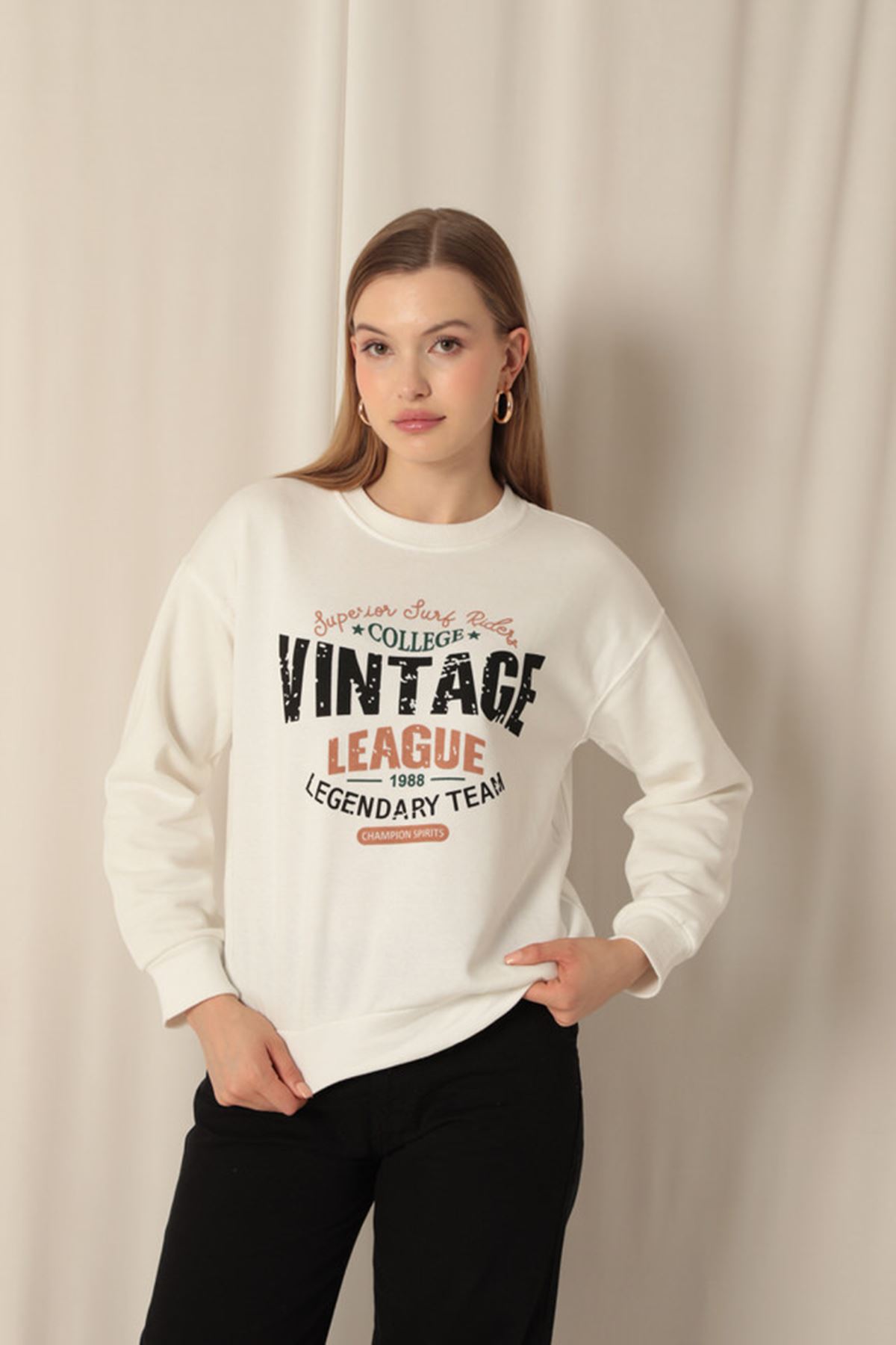 Üç%20İplik%20Kumaş%20Vintage%20Baskılı%20Kadın%20Ekru%20Sweat