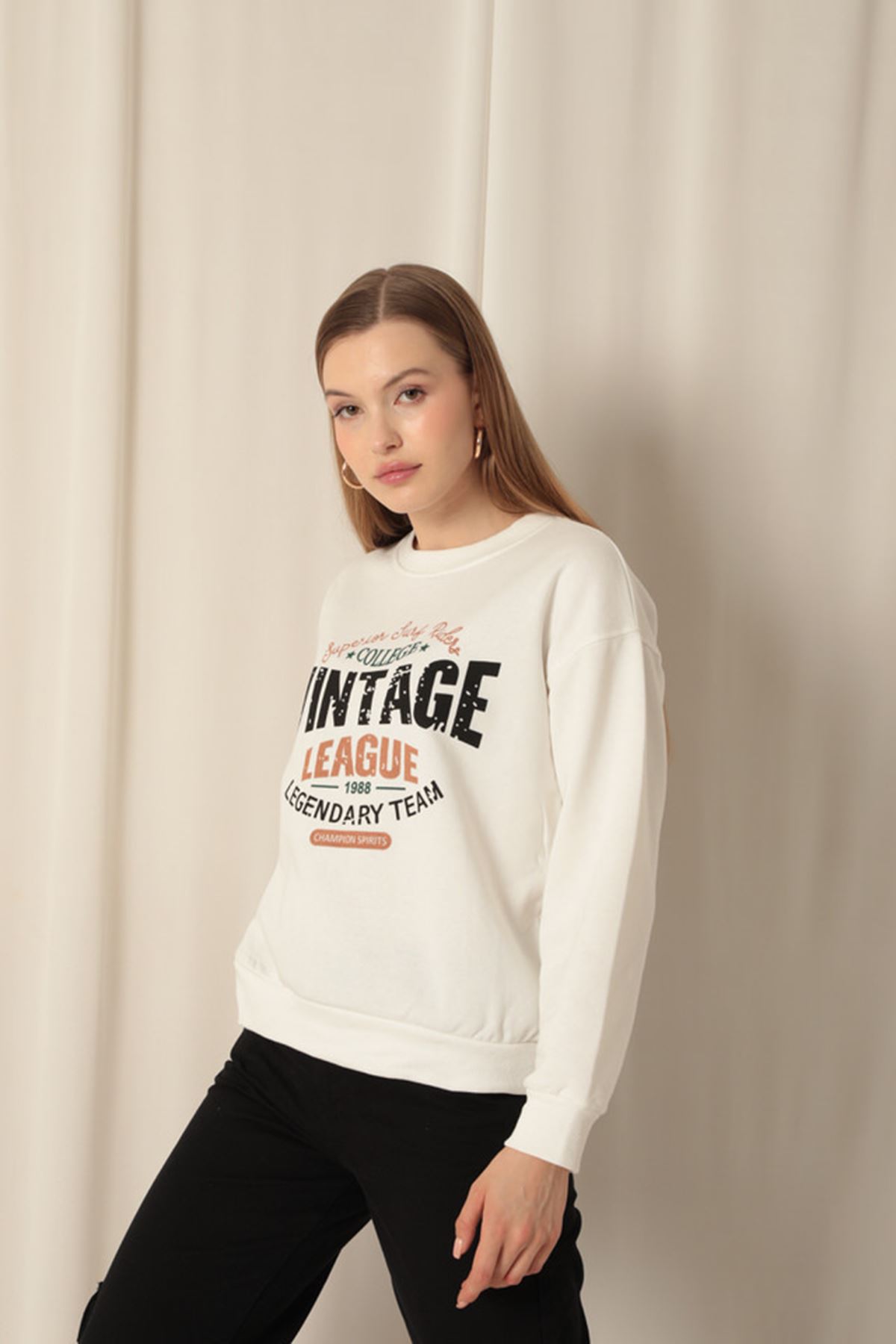 Üç%20İplik%20Kumaş%20Vintage%20Baskılı%20Kadın%20Ekru%20Sweat